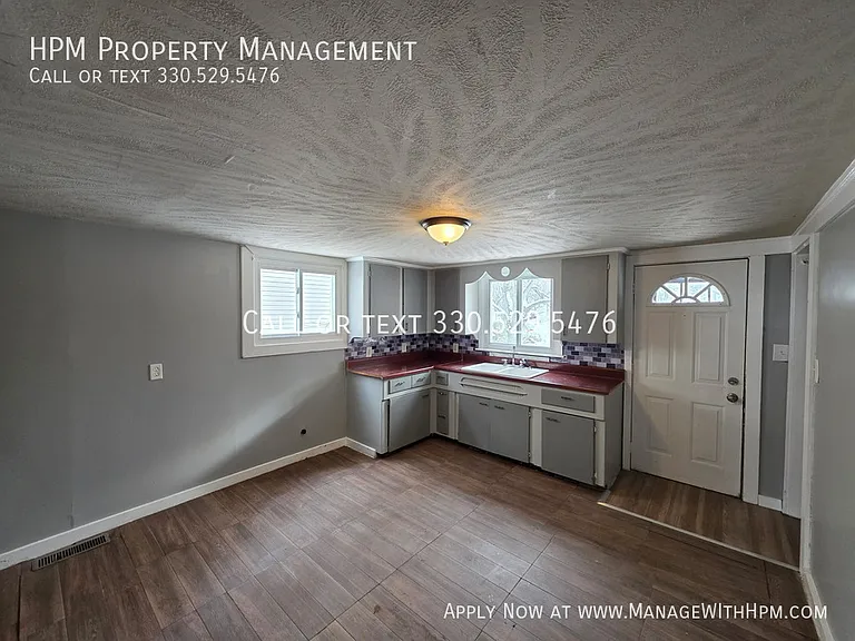 111 Maple Ave SE — Photo 4