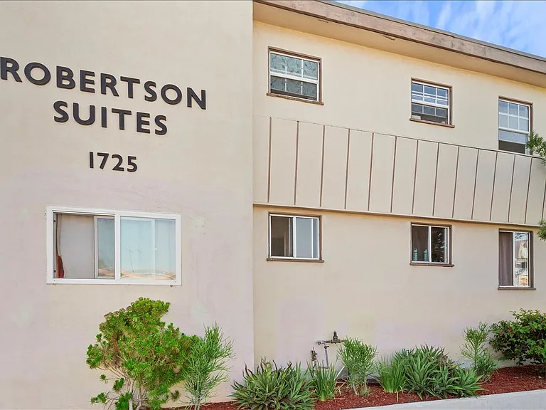 1725 S Robertson Blvd #8 — Photo 2