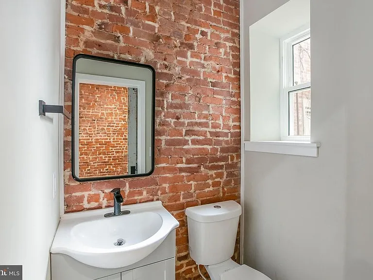 3118 W Montgomery Ave — Photo 6