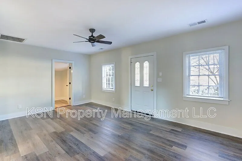 2 bed, 1.0 bath, 850 sqft, $1,795 — Photo 2