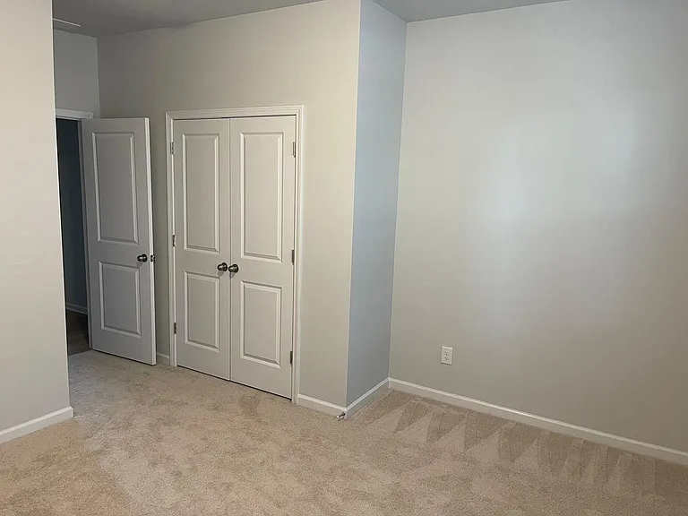 6335 Southgrove St — Photo 10