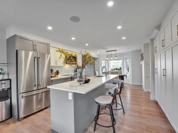 2338 Kelly Ave #3, Pt Coquitlam, BC V3C 1Y2