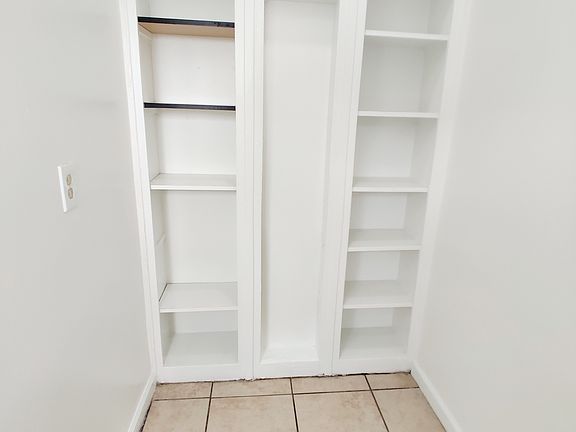 5th image of 945 Beacon Ave APT 409