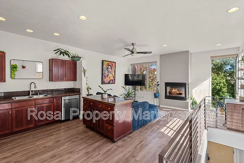 3 bed, 2.0 bath, 1596 sqft, $3,500 — Photo 3