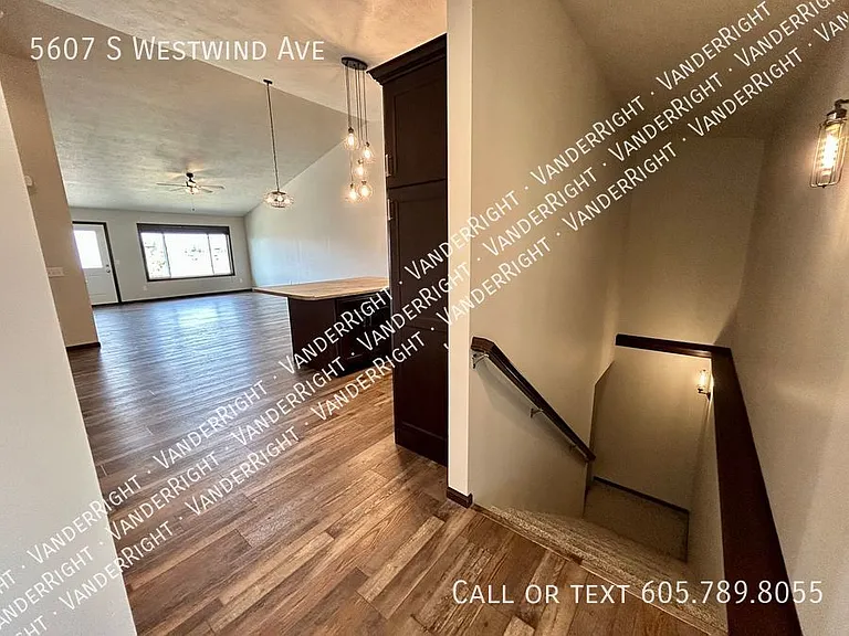 5607 S Westwind Ave — Photo 3