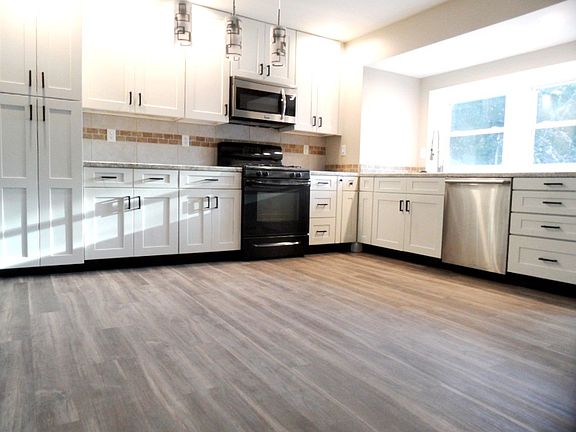 5th image of 1014 Hulett St