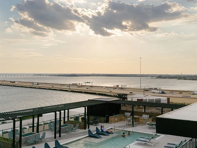 Surfside at Sapphire Bay — Photo 28