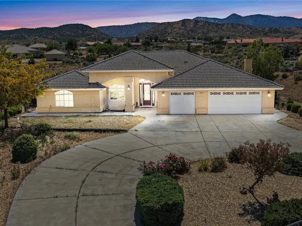 5295 Snow Line Dr, Phelan, CA 92371