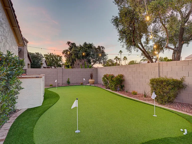 2144 W Olive Way — Photo 12