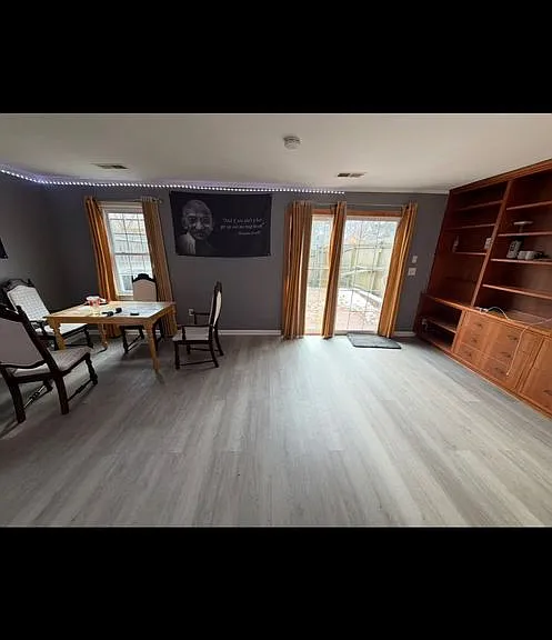 104 Southampton Ct — Photo 2