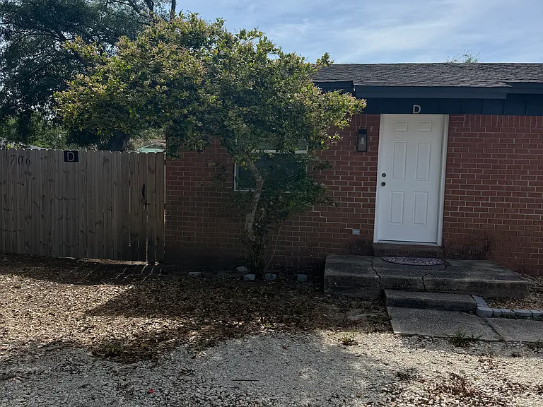 706 Shady Lane Dr #D — Photo 12
