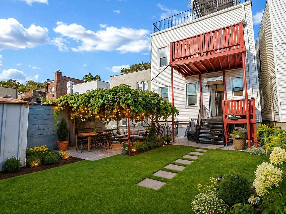 1st image of 1918 24th Ave #1
