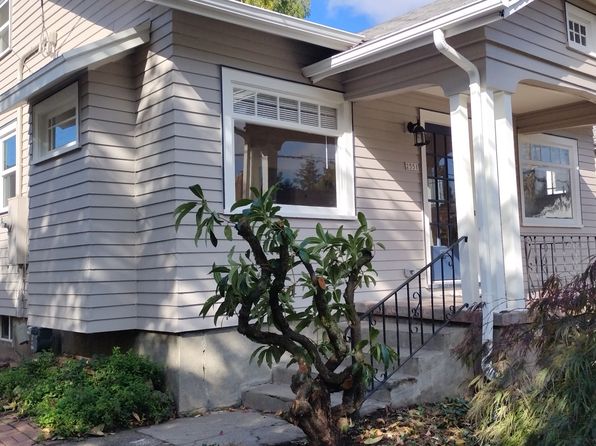 2551 NE 32nd Pl
