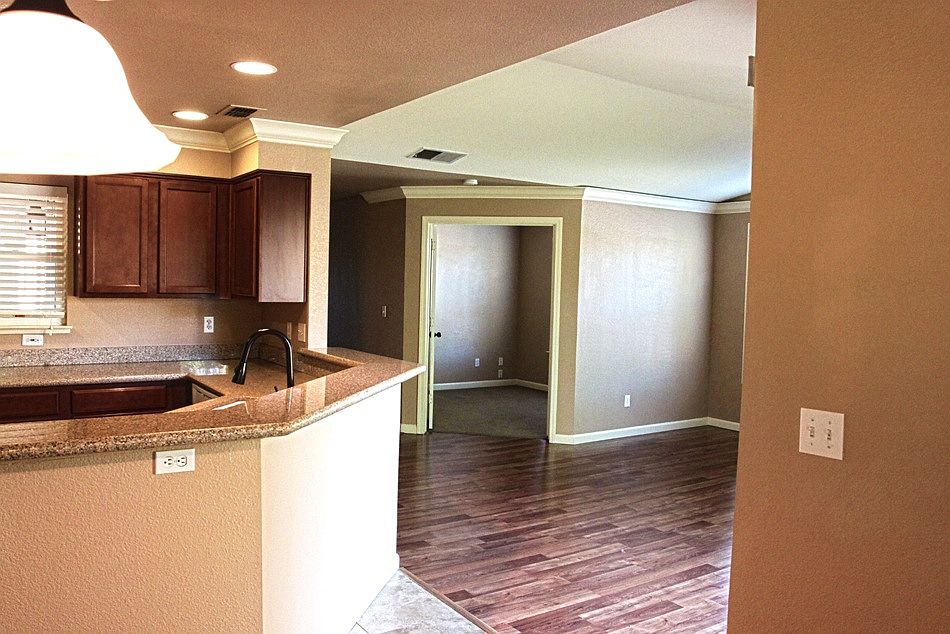1st image of 1402 Hazelnut Cir