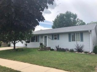 2903 Lakeview Dr, Yankton, SD 57078