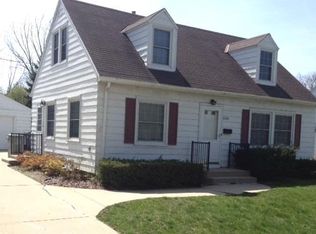 8325 W Honey Creek Pkwy, Milwaukee, WI 53214