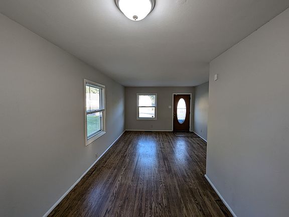 4th image of 10305 Ross Cir
