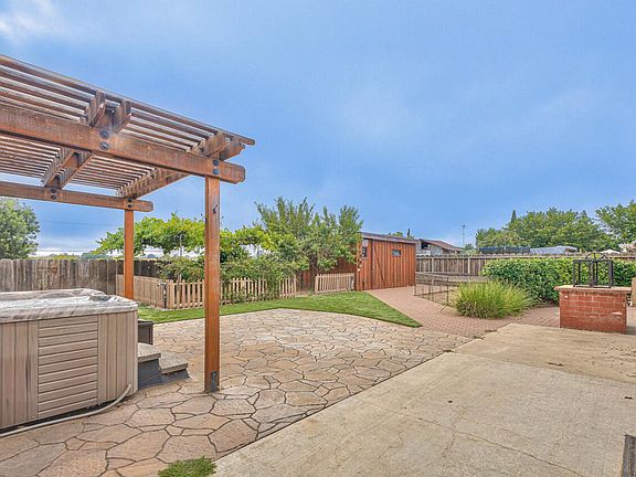 4th image of 471 El Camino Paraiso