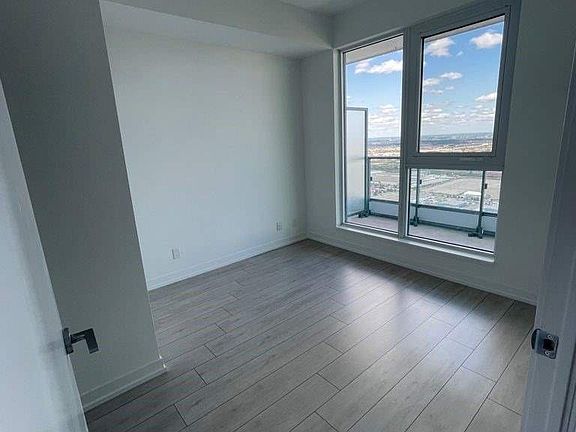 4th image of 950 Portage Pkwy #5803