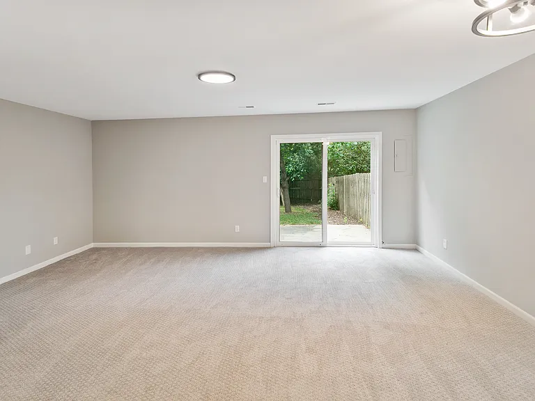 1320 E Arnold St — Photo 11