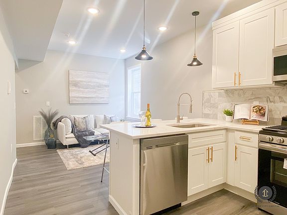 3rd image of 93 Roosevelt Ave #2R