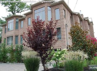 5 Myrtle Ave, Edgewater, NJ 07020