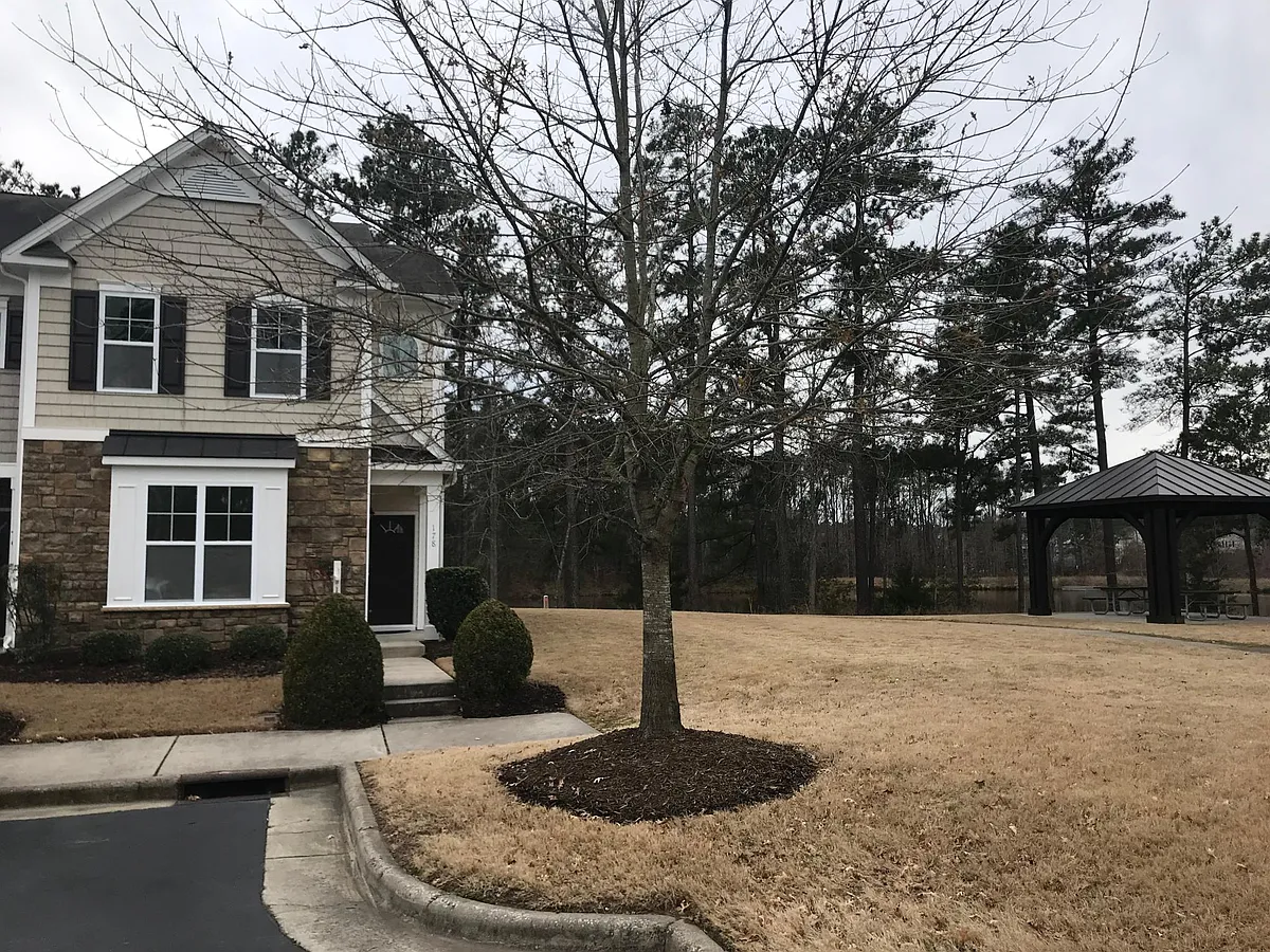 Building Photo - 100 Stratford Lakes Dr #178