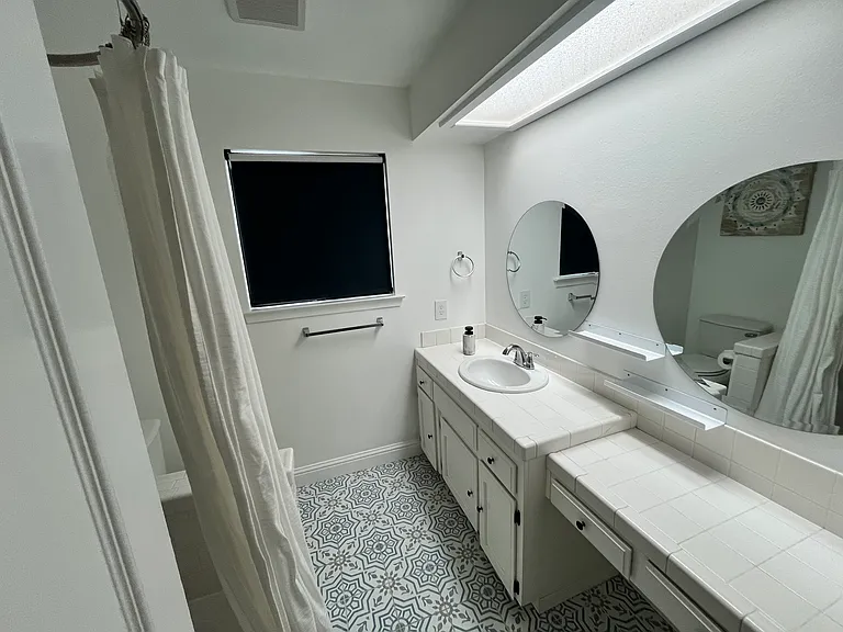 2197 E Pryor Dr — Photo 4