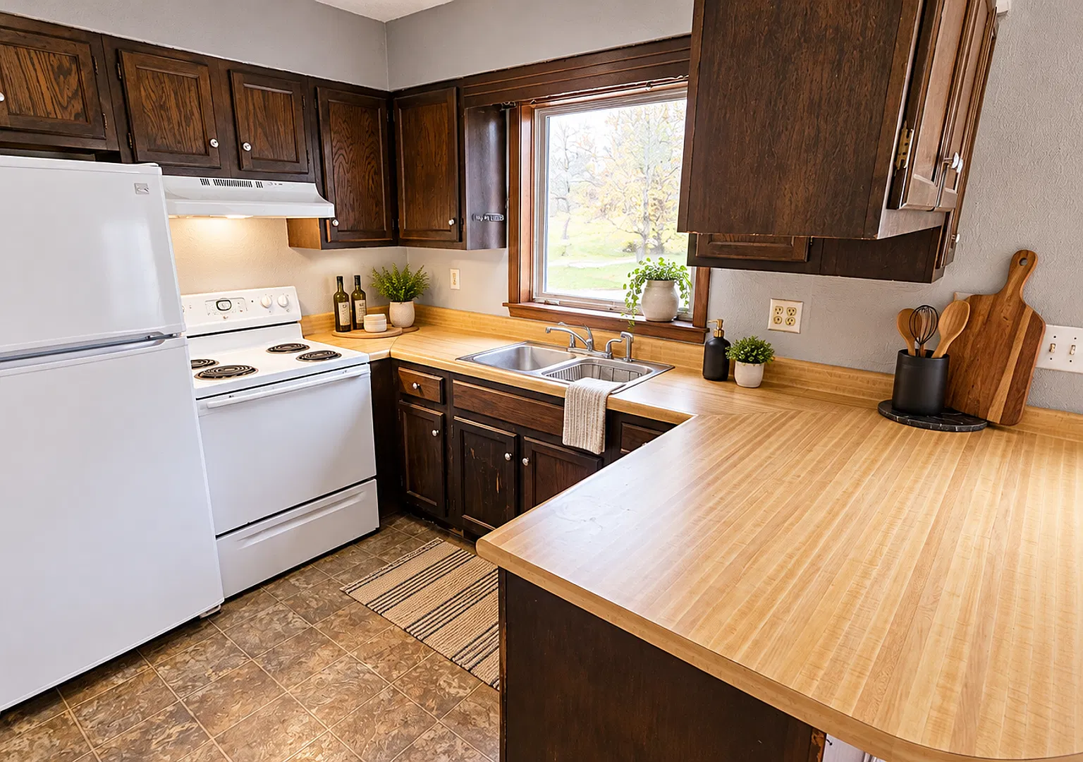 Chambers Rd Apts — Photo 3