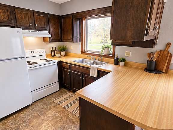 3rd image of 63-69 Chambers Rd #65