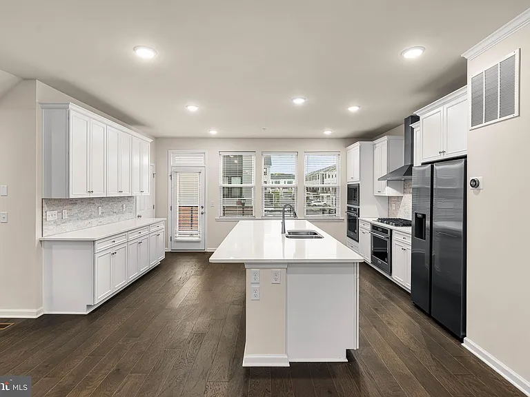 105 Vaughn Dr — Photo 17