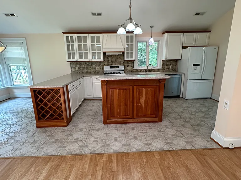 209 Randolph Cir — Photo 19