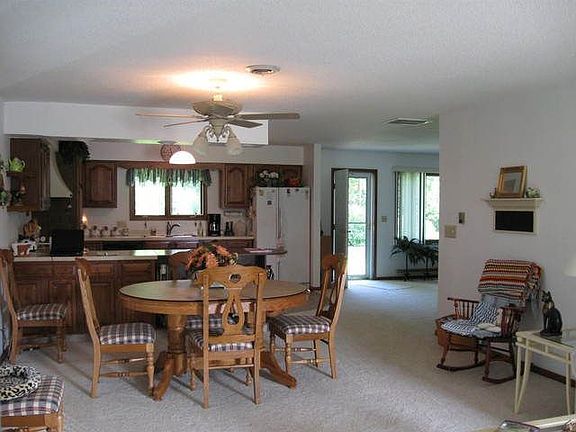 3rd image of 6 Edwardian Ct