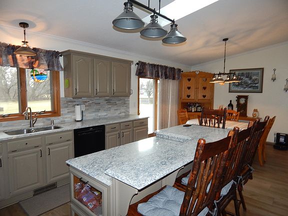 4th image of 301 N Harris Ave