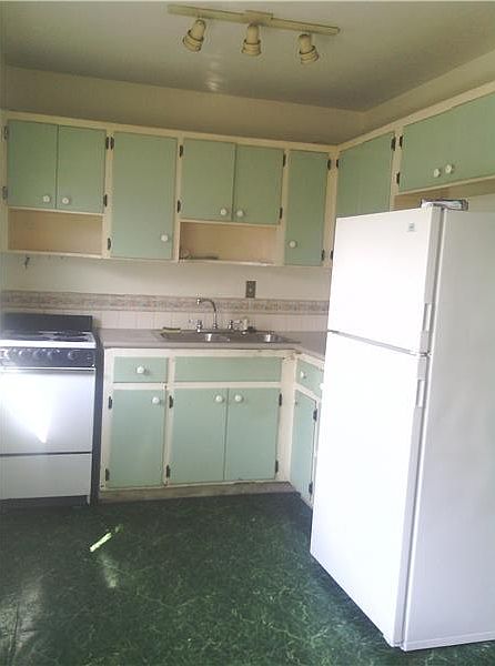 1st image of 629 NE 37th St
