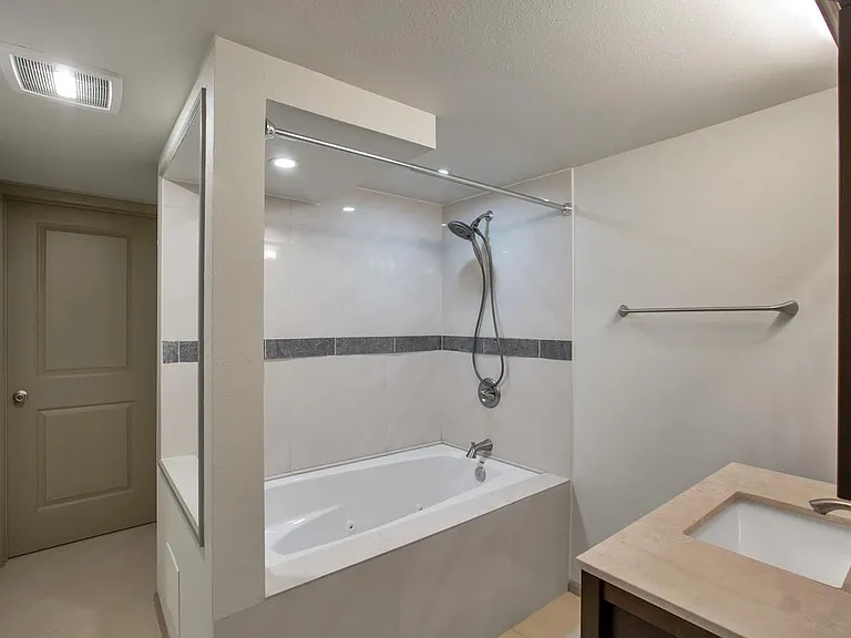 3106 N Washington St — Photo 14