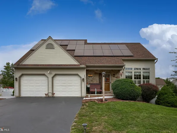 425 Apple Tree Ln, Mount Wolf, PA 17347