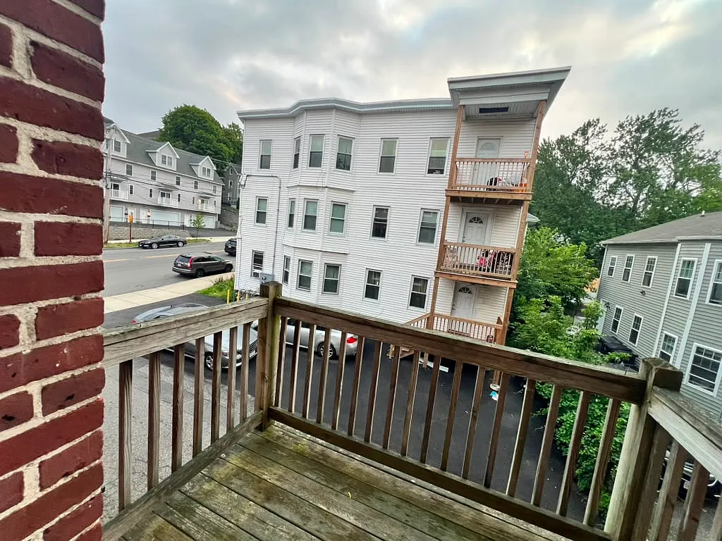 3 bed, 1240 sqft, $2,650 — Photo 3