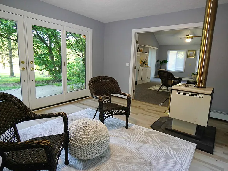 Breezeway, lounge area