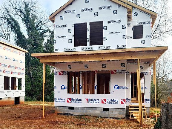 2nd image of 211 Glenn Rd