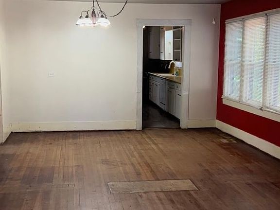 4th image of 602 Josephine St