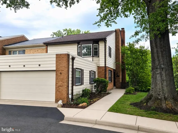 926 Moorefield Creek Rd SW, Vienna, VA 22180