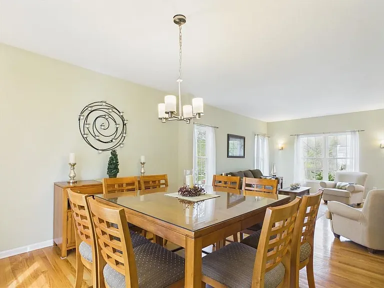 23 Beechwood Hollow St — Photo 7