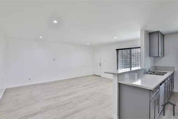 2 bed, 900 sqft, $2,350 — Photo 4