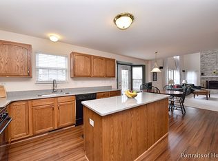 646 Kelley Dr, North Aurora, IL 60542