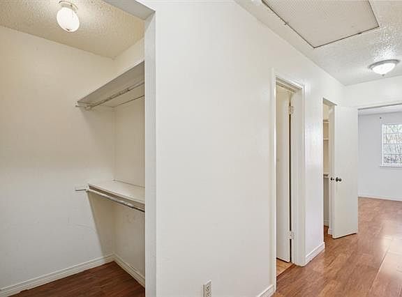 4th image of 4129 Chateau Blvd