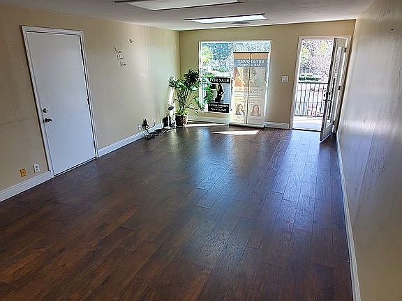 4th image of 308 Vista Village Dr