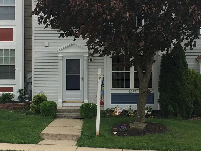 1237 Seron Ct — Photo 1