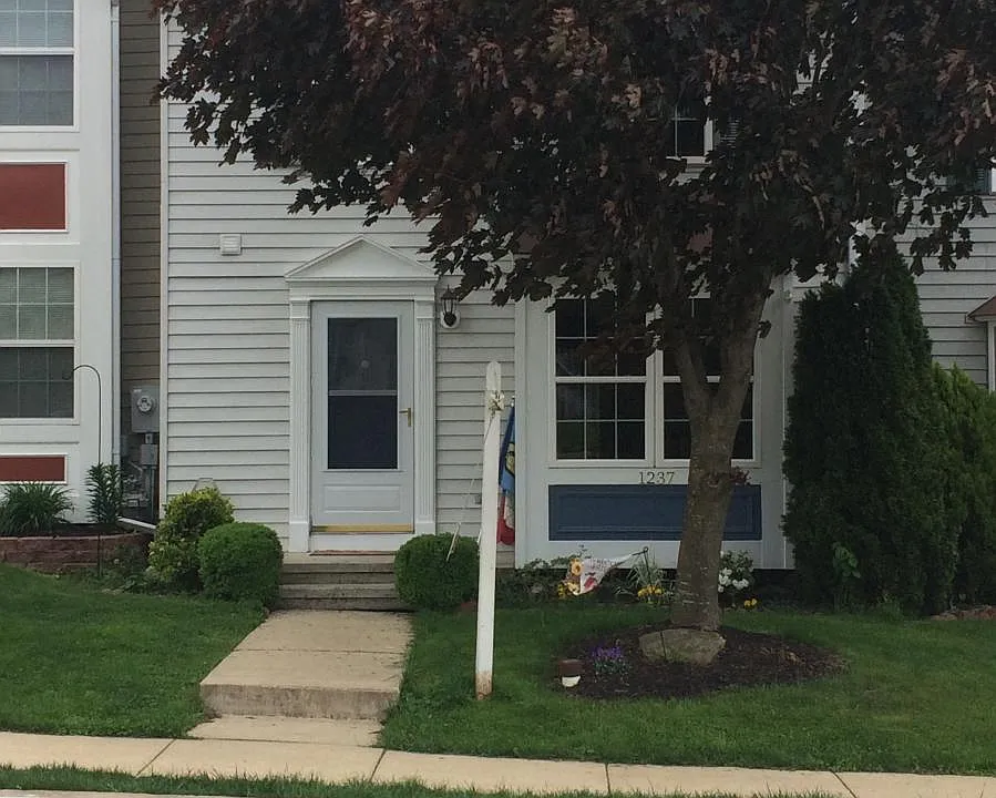 1237 Seron Ct