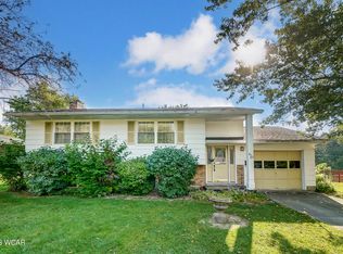 806 N Blackhoof St, Wapakoneta, OH 45895